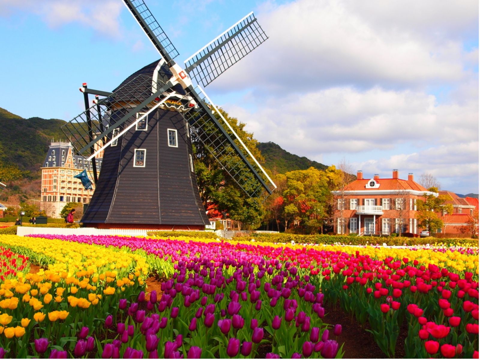 https://www.traveldailymedia.com/assets/2021/10/Huis-Ten-Bosch.jpg